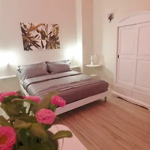 Bed & Breakfast Da Polly A Piazza Amedeo, Napels